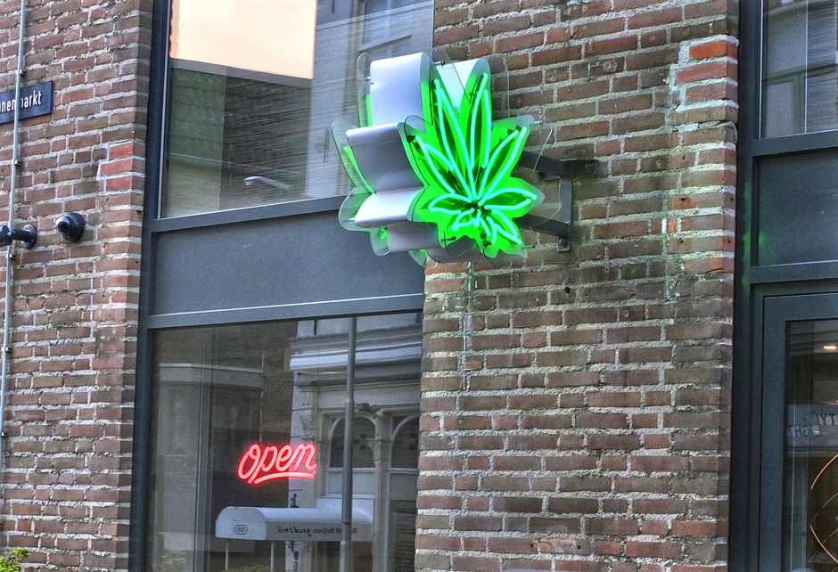 Di Rupo lance un Cannabis Social Club !